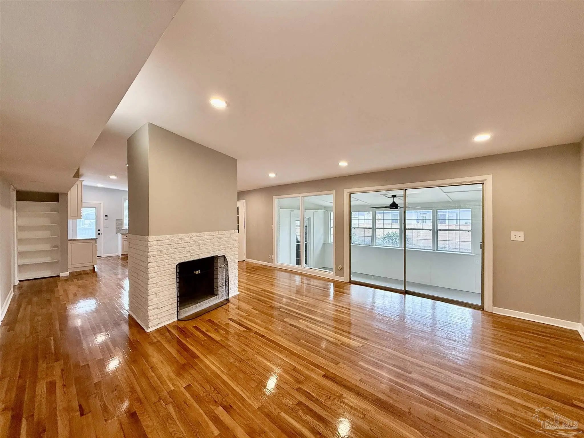 Photo of Listing #677876