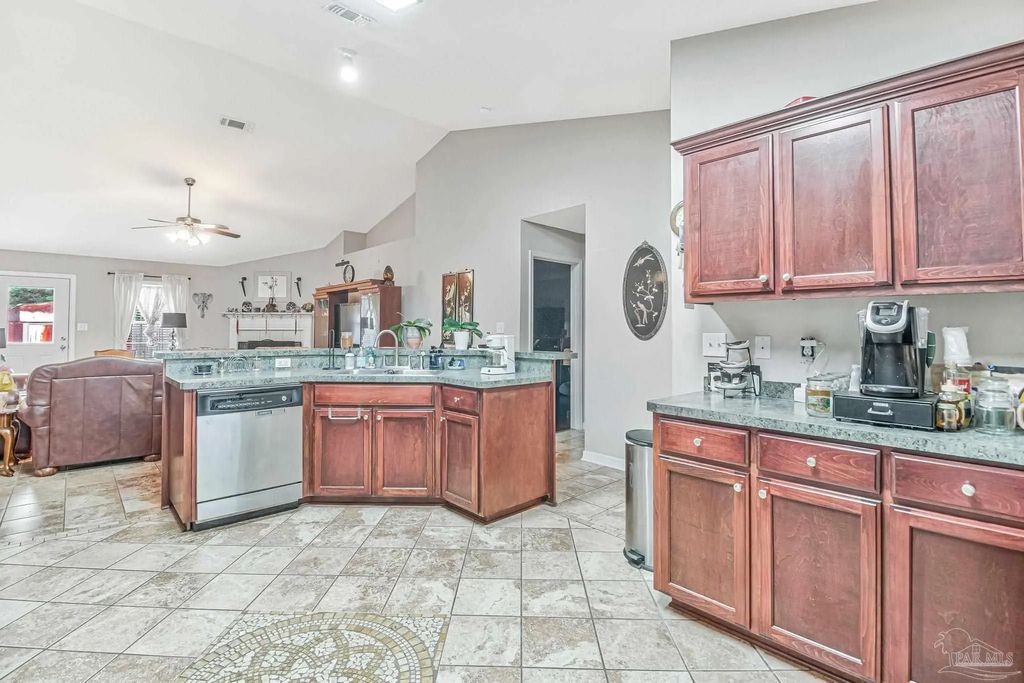 8786 Prowler Ct, Pensacola