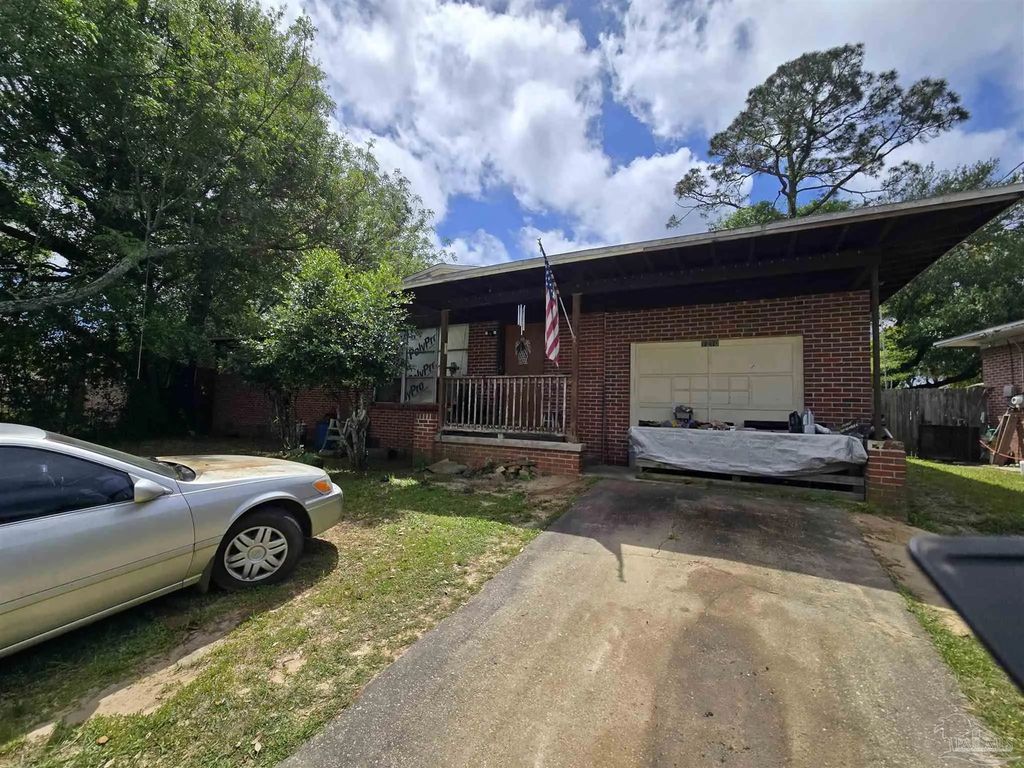 1210 Suburban Dr, Pensacola