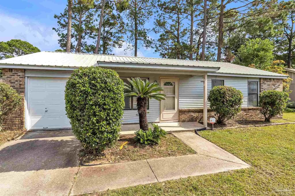 7823 Montego Dr, Pensacola