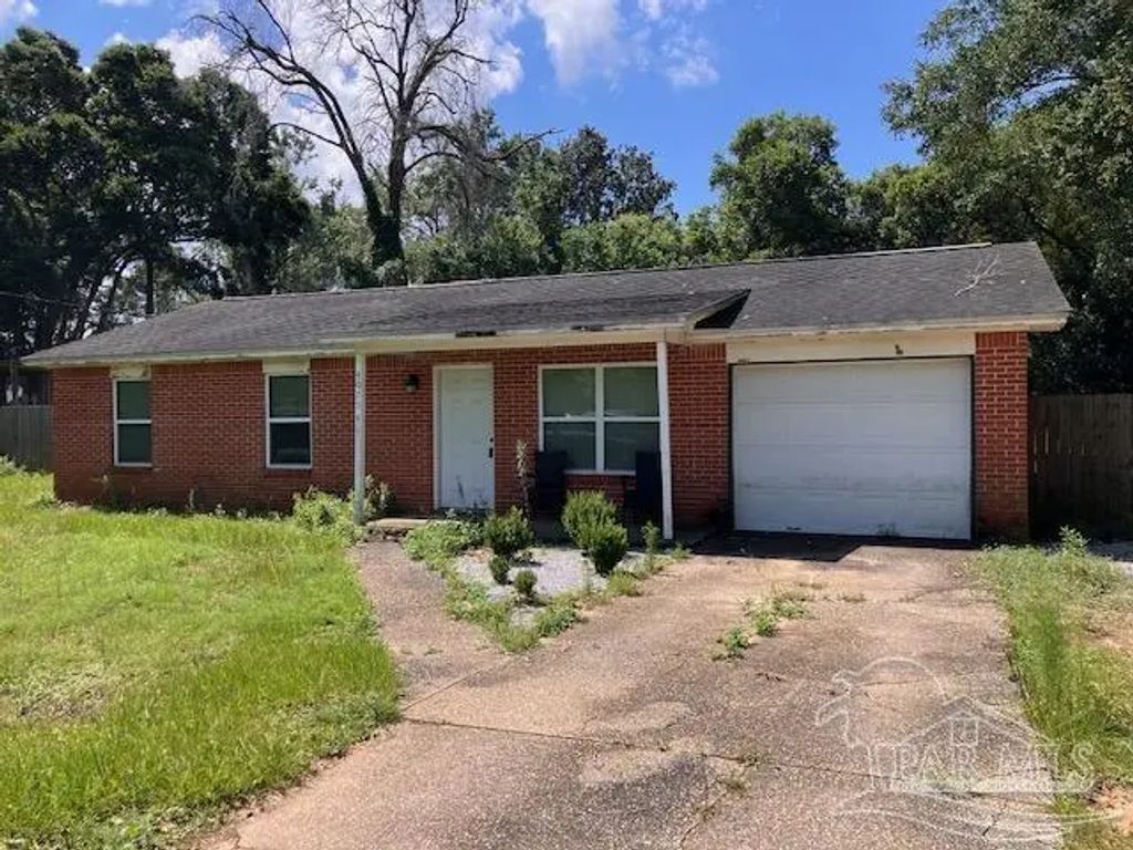 4075 Charles Cir, Pace