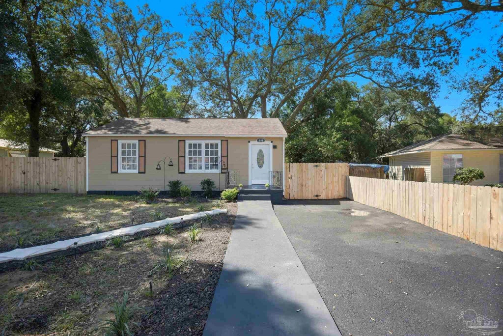 636 Elite Rd, Pensacola
