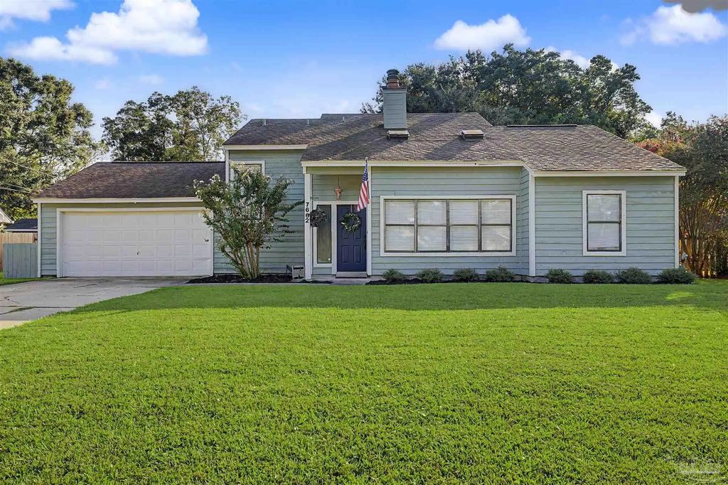 7662 Charter Oaks Dr, Pensacola