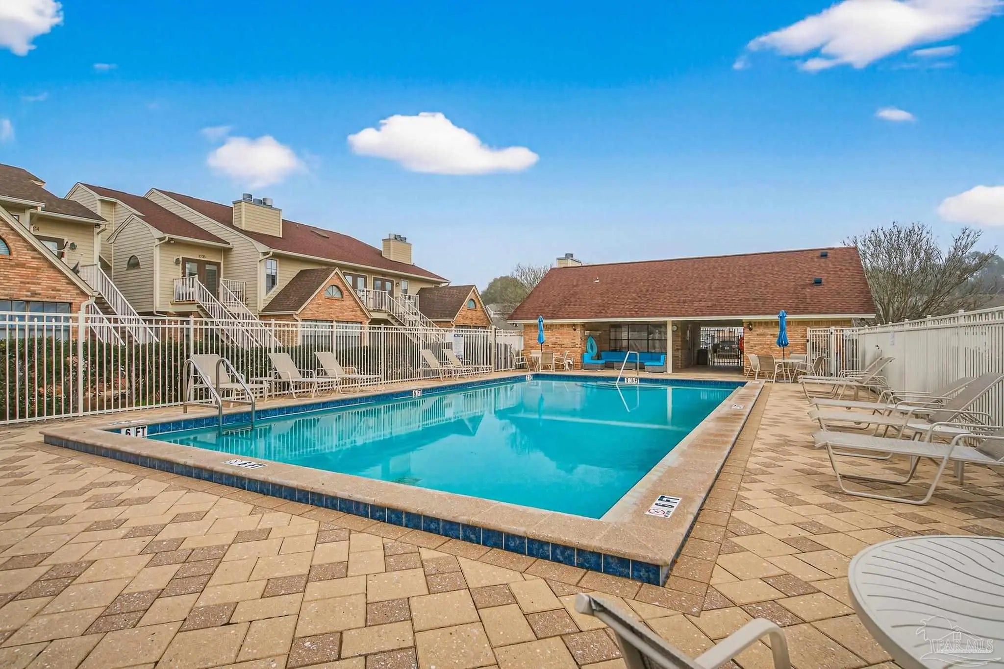 Photo of Listing #677541