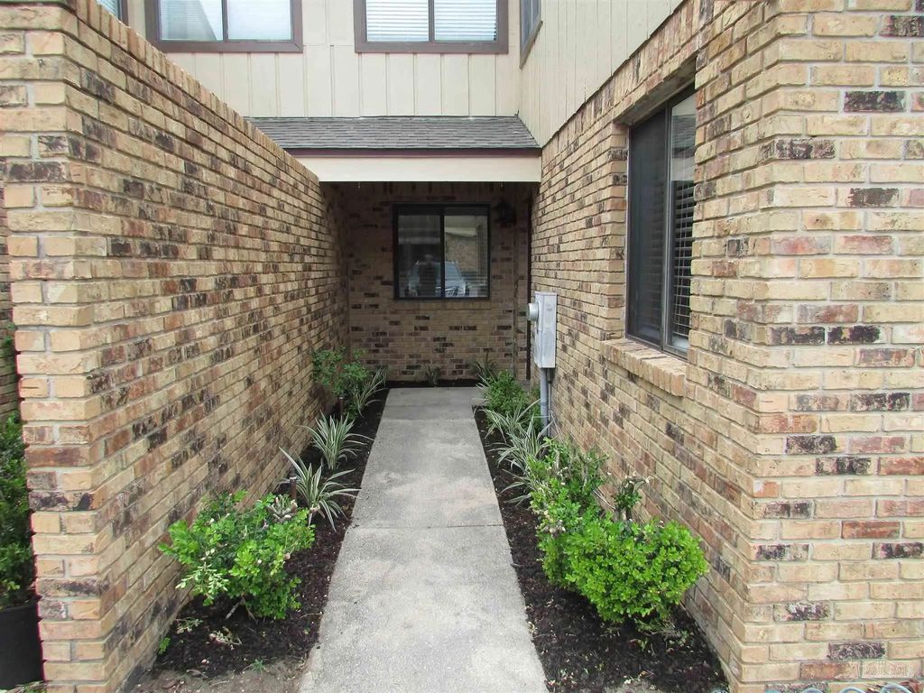 2831 Villager Cir, Pensacola