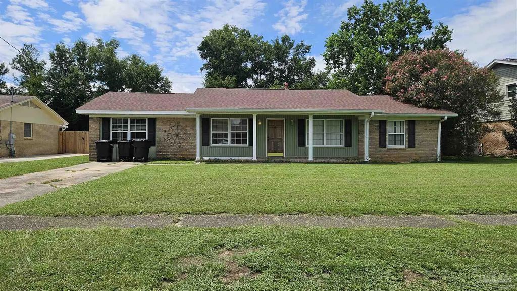 7765 Le Juene Dr, Pensacola