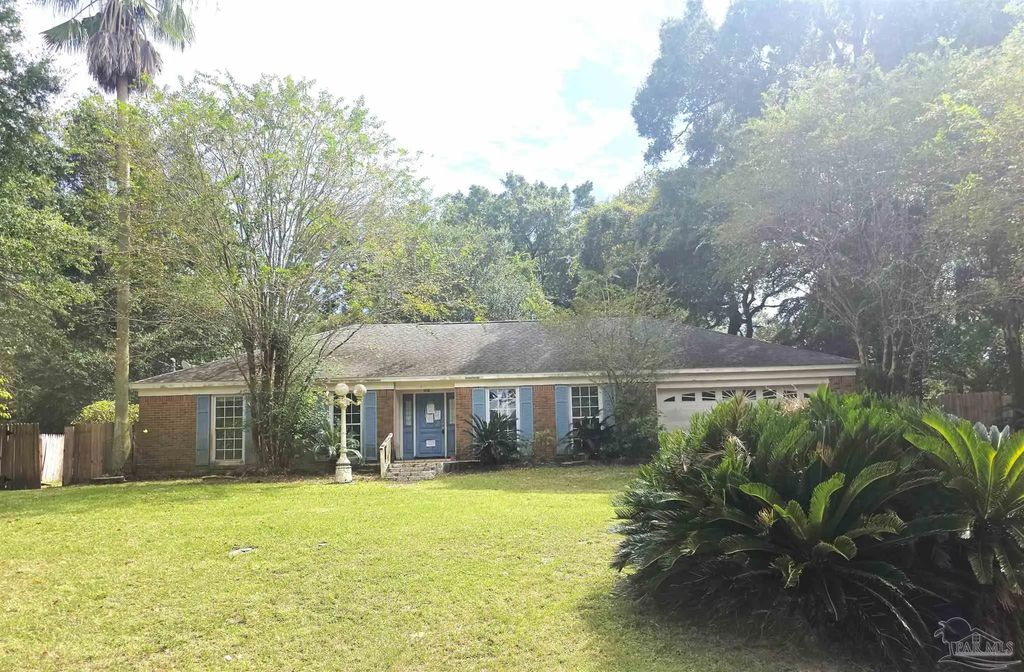 1076 Candlewood Cir, Pensacola