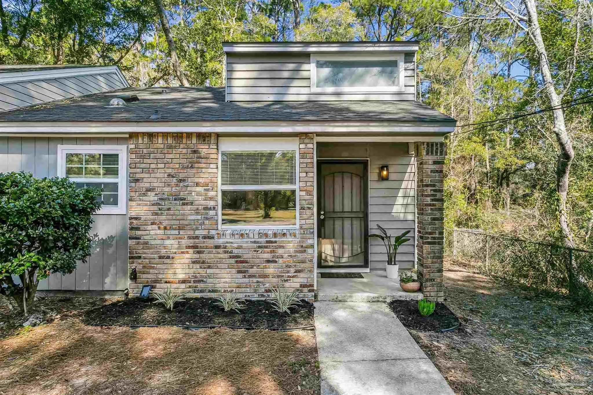 Photo of Listing #677374