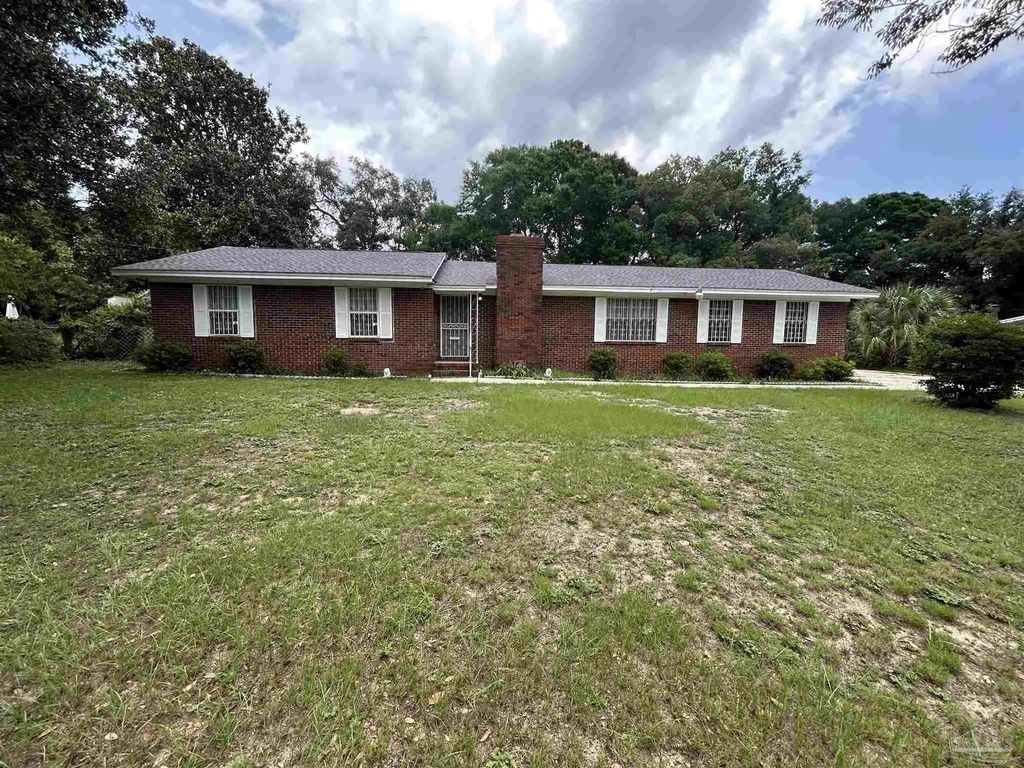 2820 Bayview Way, Pensacola