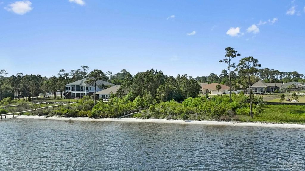 7475 Soundshore Dr, Navarre