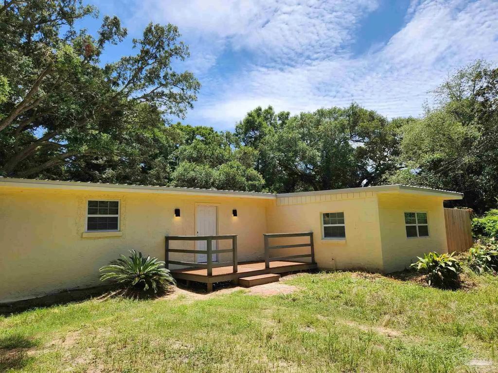 300 Louisiana Dr, Pensacola