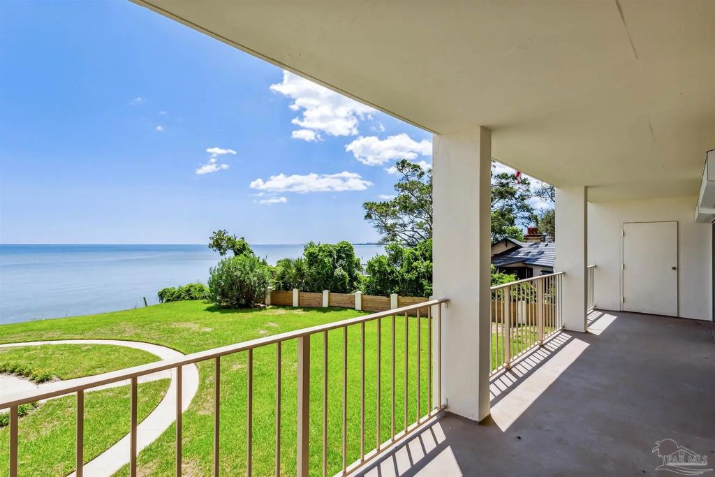 615 Bayshore Dr #208, Pensacola
