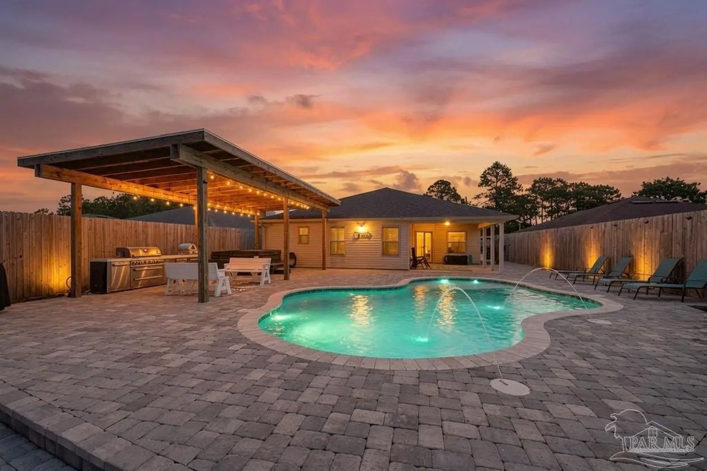8193 Sierra St, Navarre