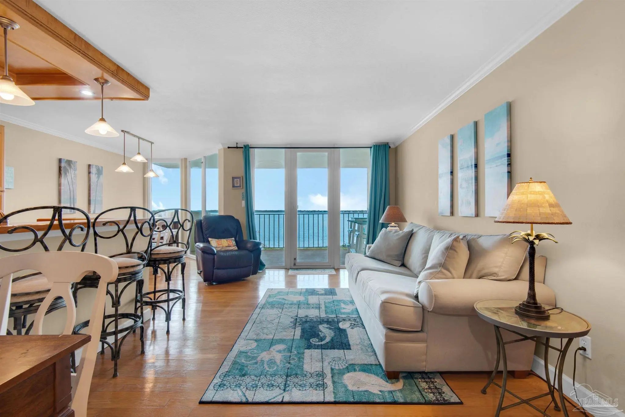 Photo of Listing #679909