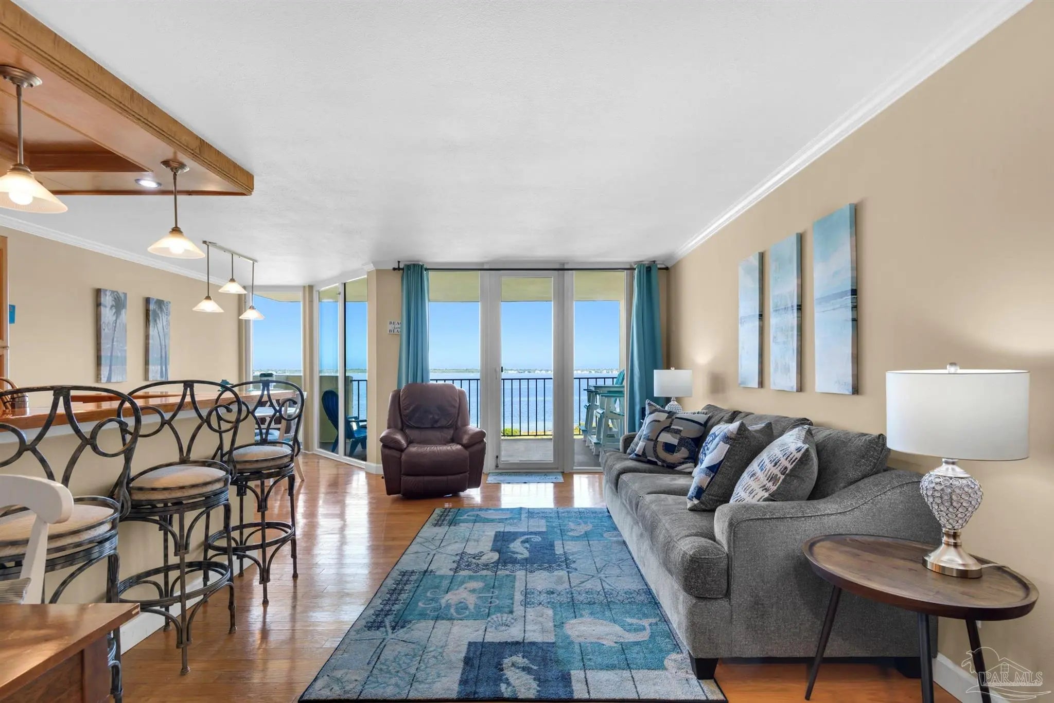 Photo of Listing #679909