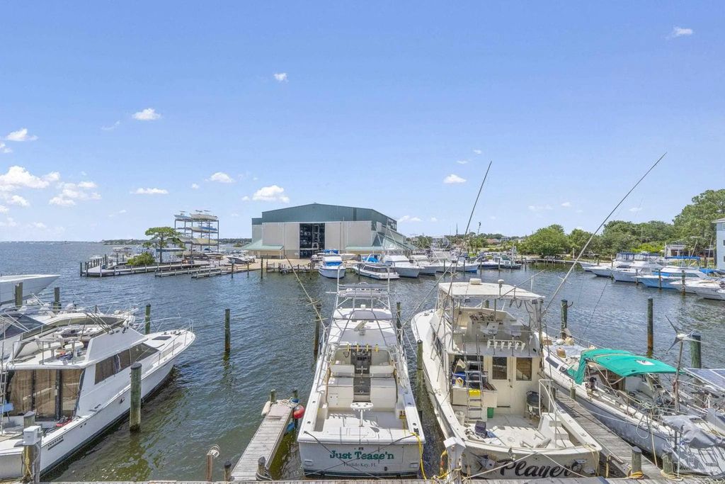 14100 River Rd #223b, Pensacola
