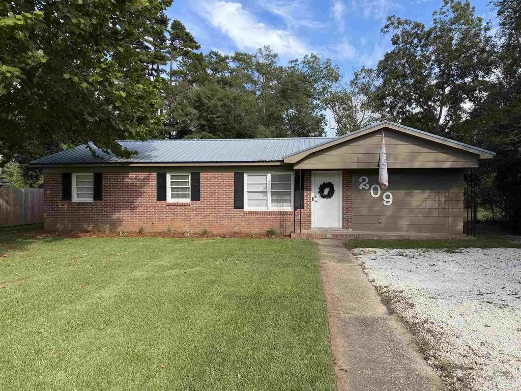 209 Greer Ave, Atmore