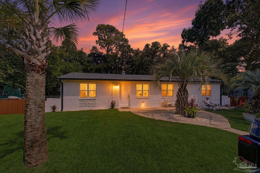 200 Holmes Ave, Pensacola