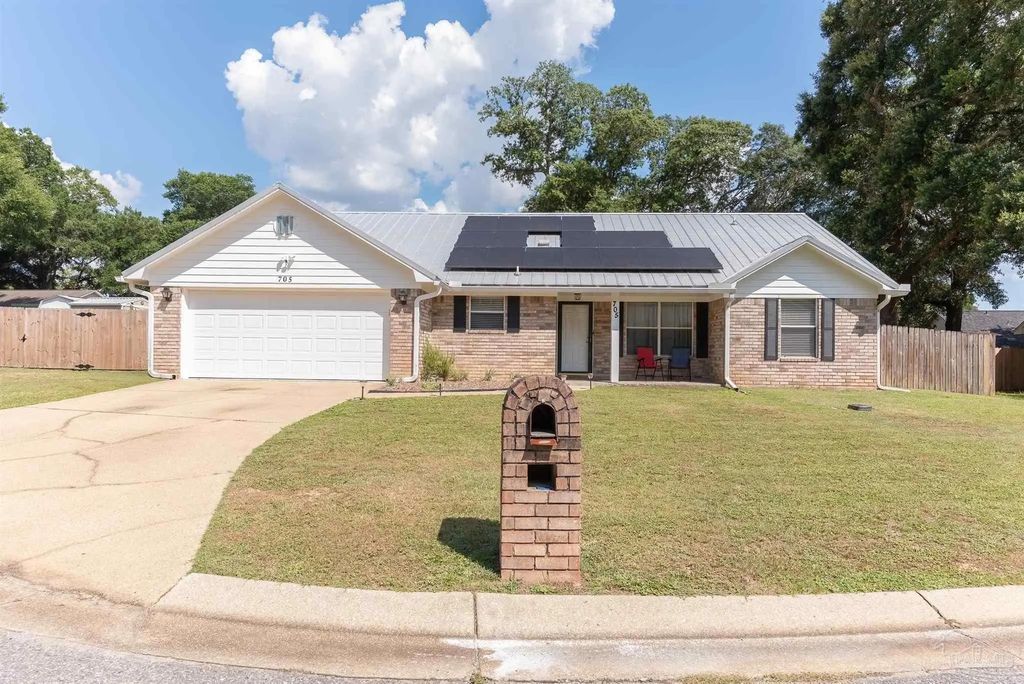 705 Colemo Pl Dr, Pensacola