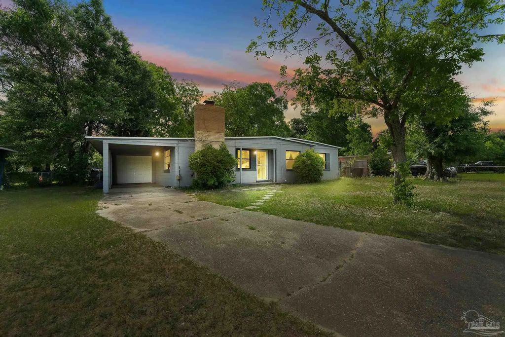 107 W Madison Dr, Pensacola
