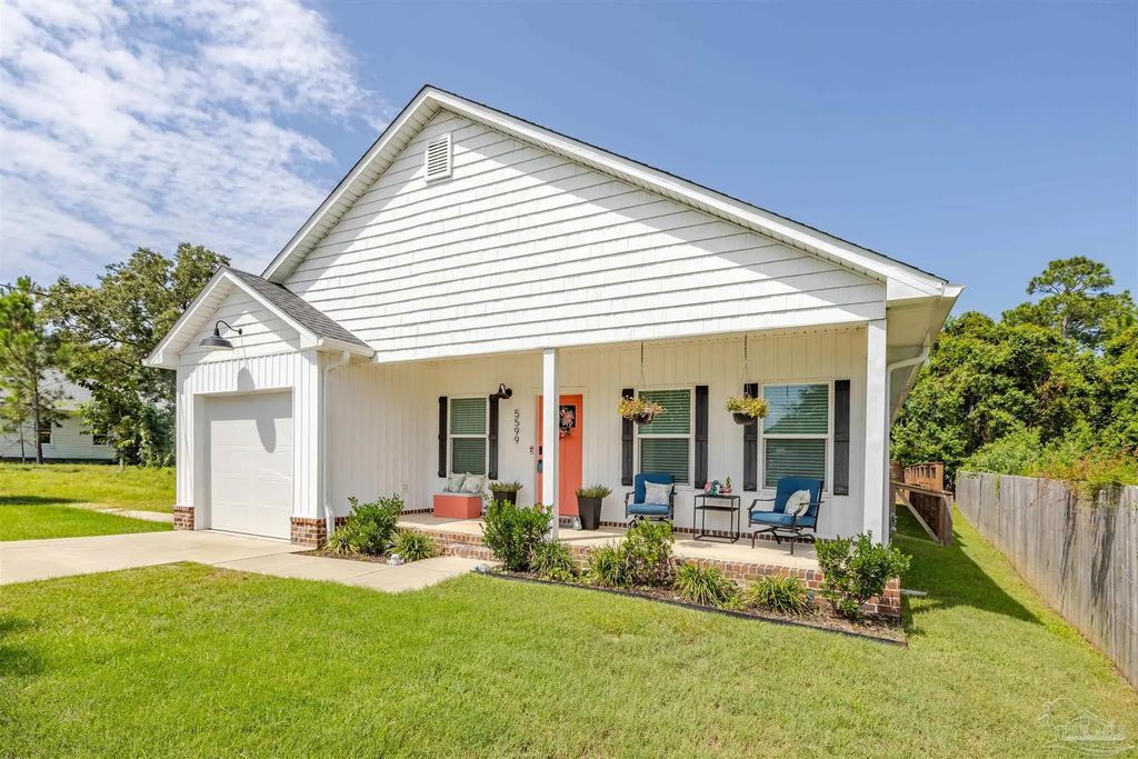 5599 Sandview Dr, Pensacola