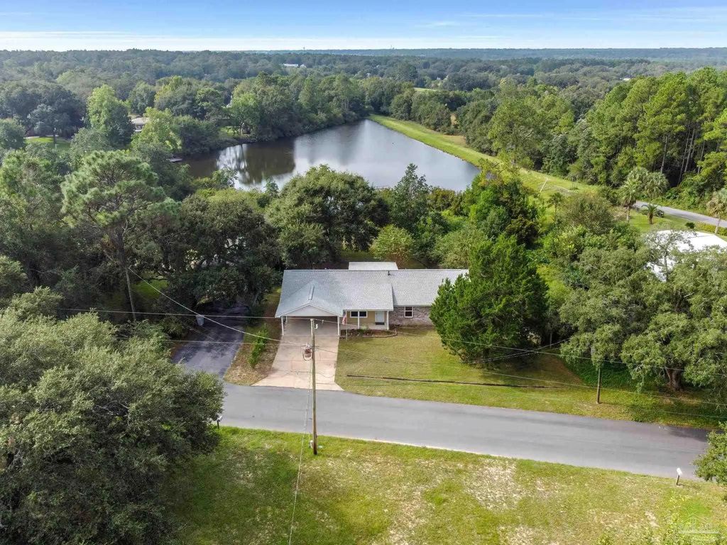 5409 Pond View Dr, Milton