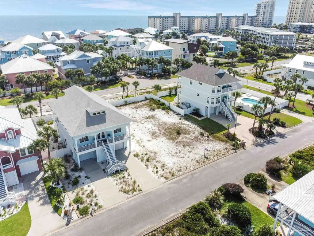 821 Sailfish Ct, Pensacola