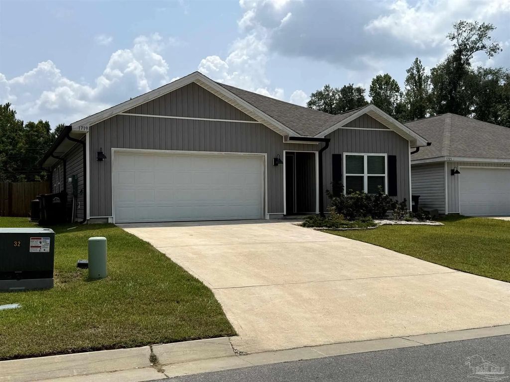 1719 Paisleigh Dr, Pensacola