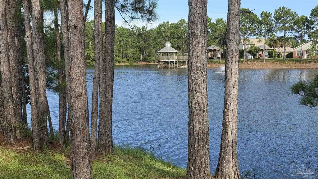 10020 Parker Lake Cir, Navarre
