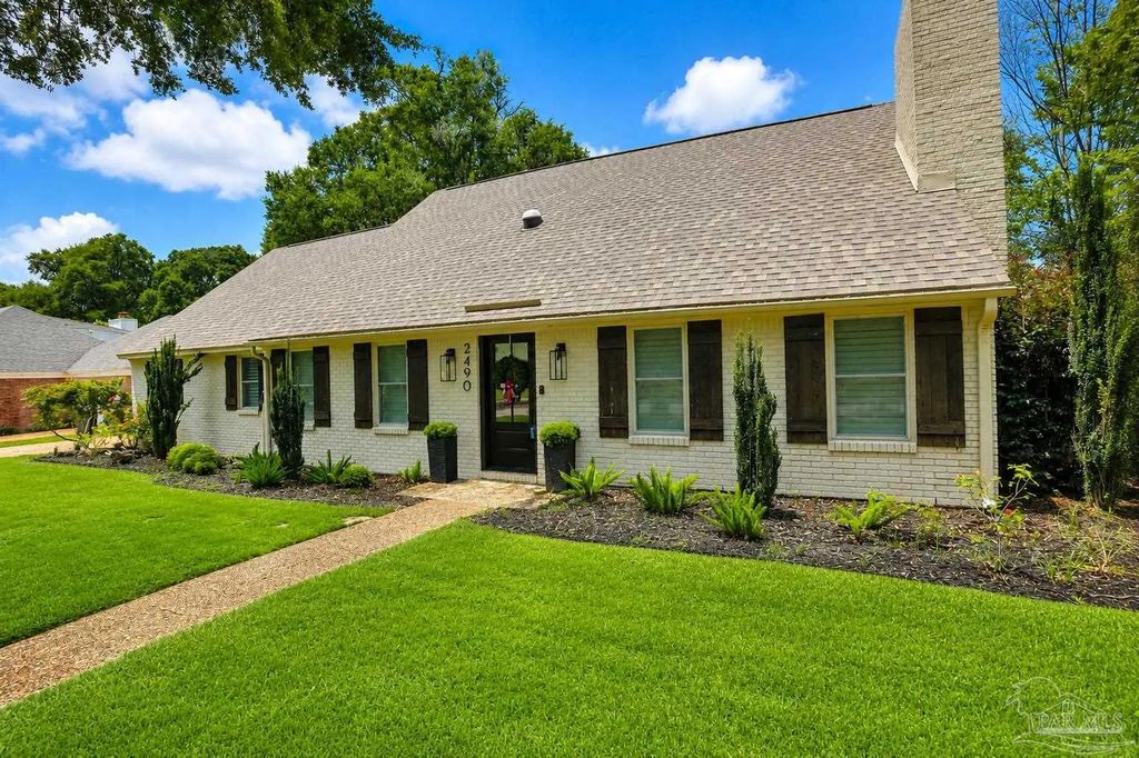2490 Hallmark Dr, Pensacola