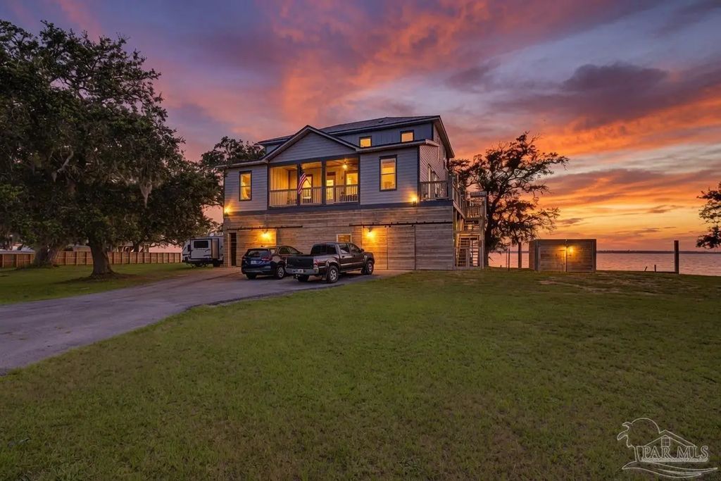305 S Garcon Point Rd, Milton
