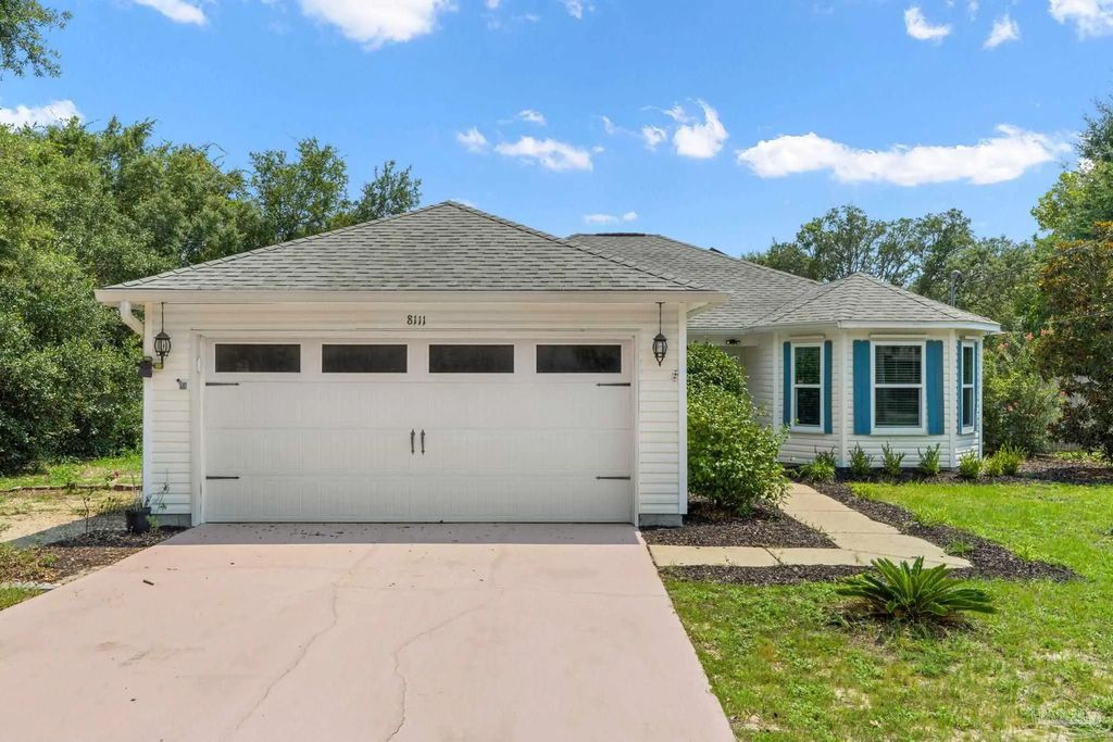 8111 Fourth St, Navarre