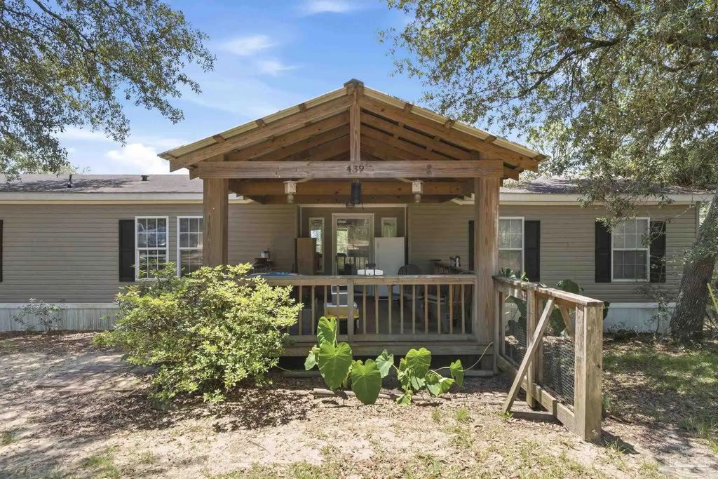 439 Woodpecker Ln, Holt