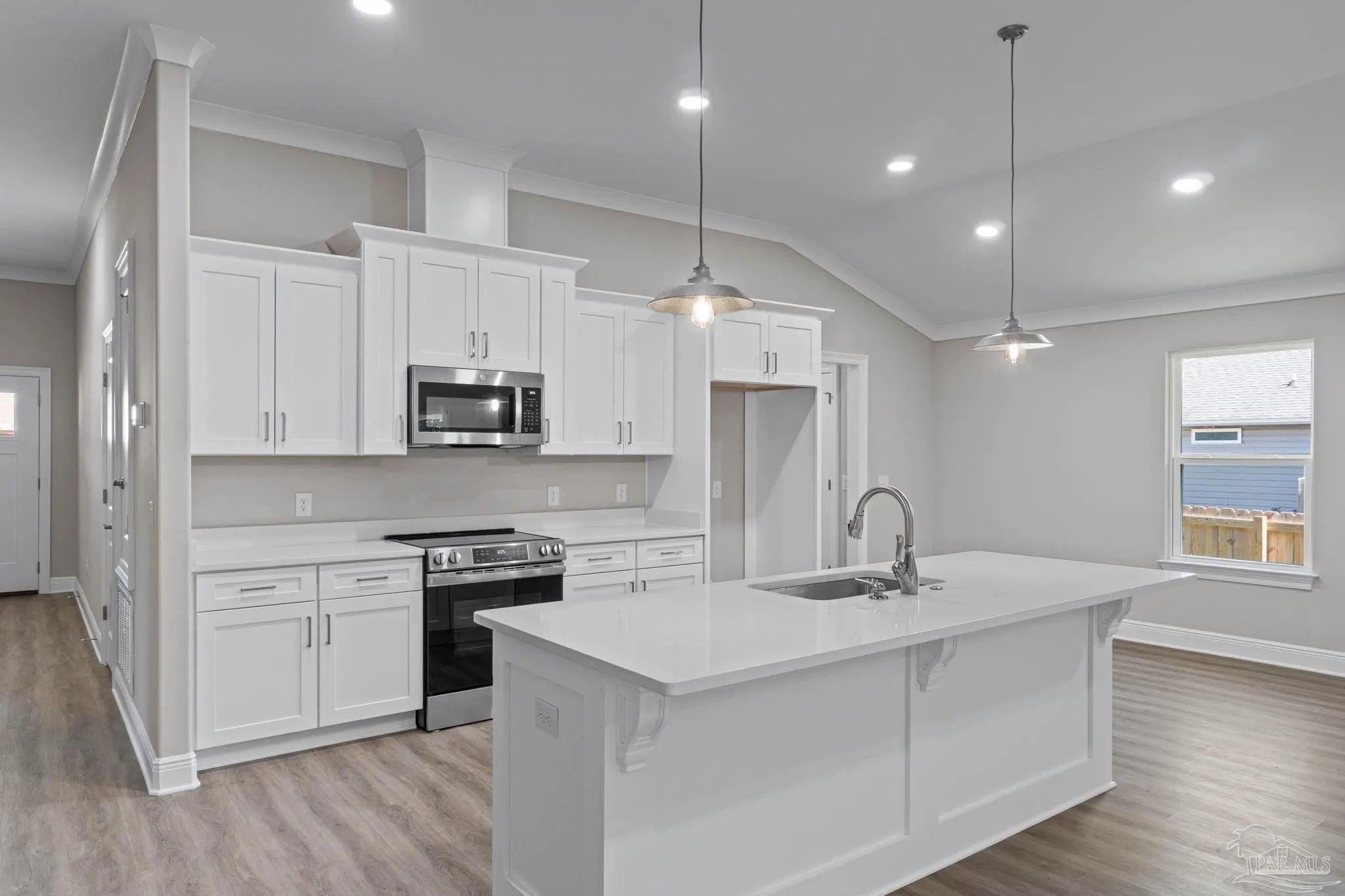 Photo of Listing #670409