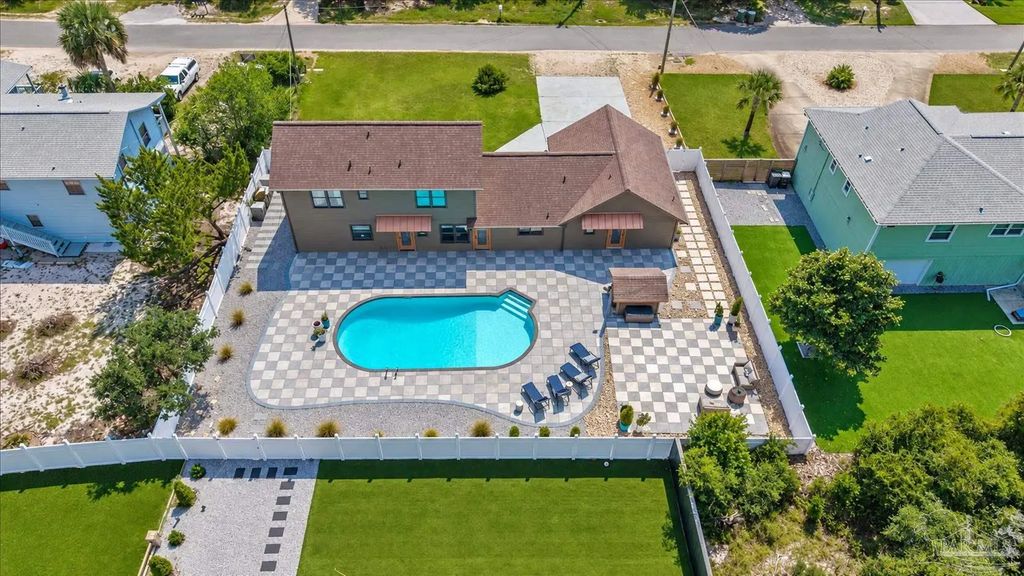 13622 Canal Dr, Pensacola