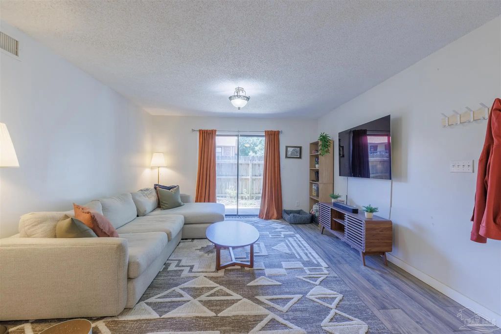 2299 Scenic Hwy #m4, Pensacola