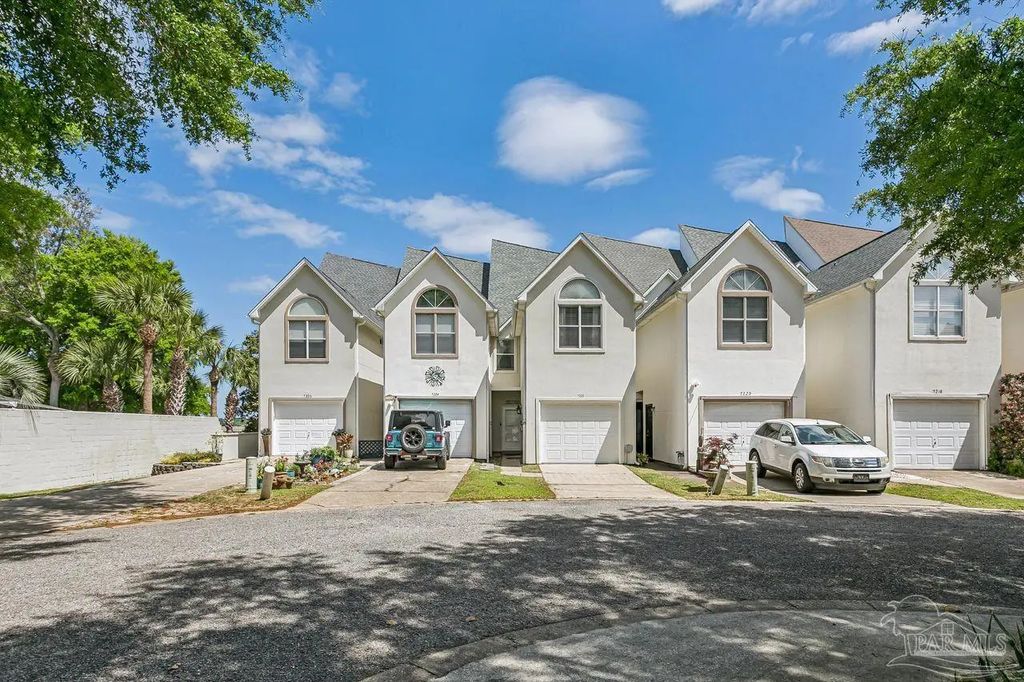 7222 Majestic Blvd, Navarre