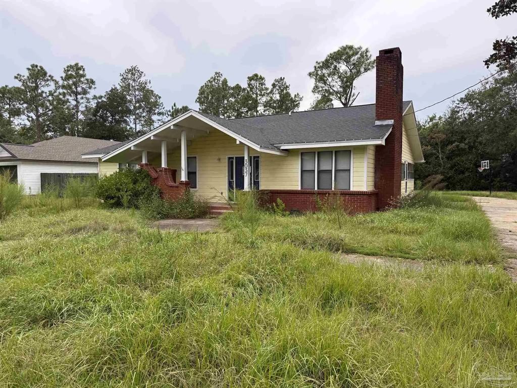 3037 N 13th Ave, Milton