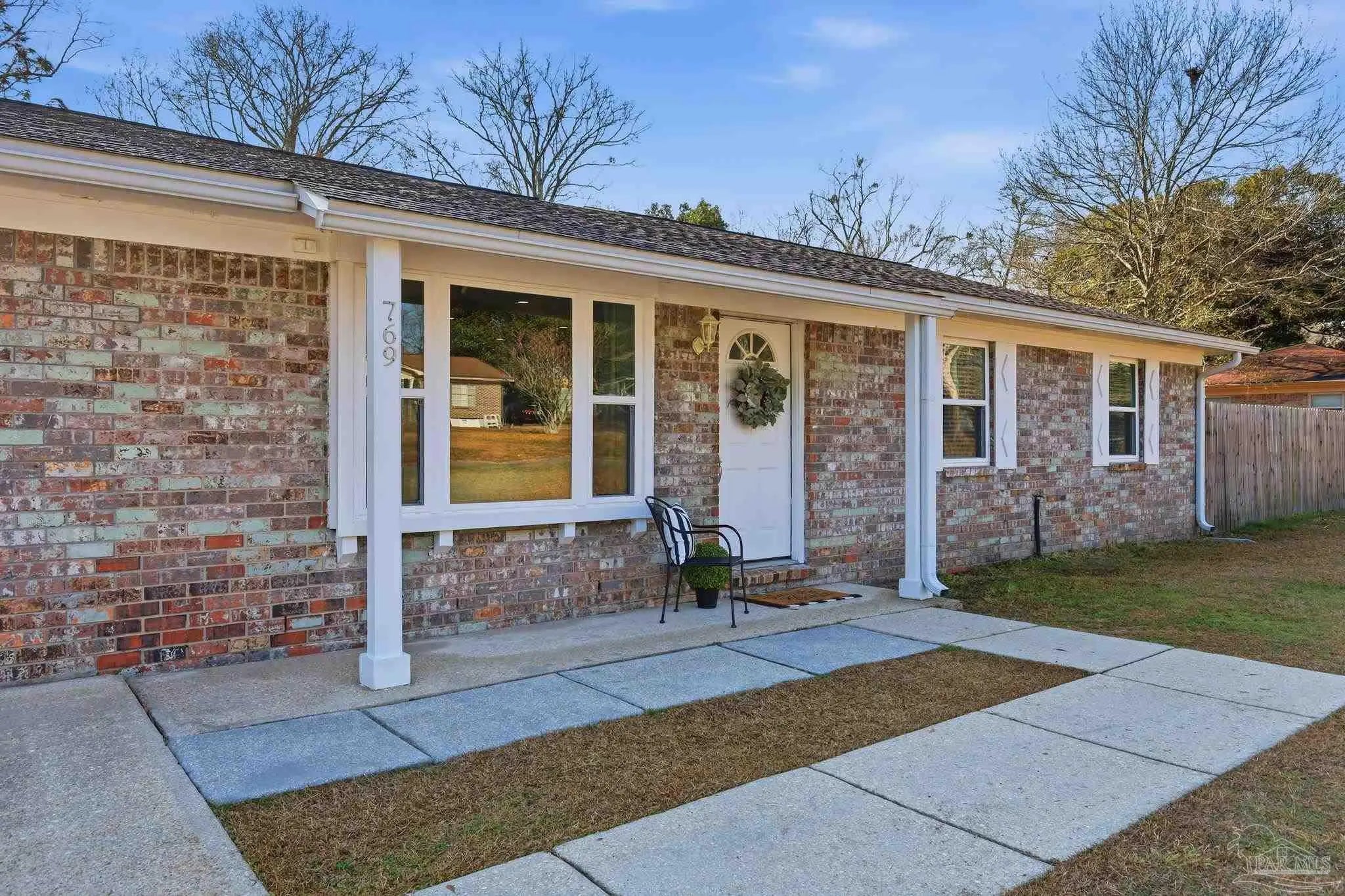 Photo of Listing #677678