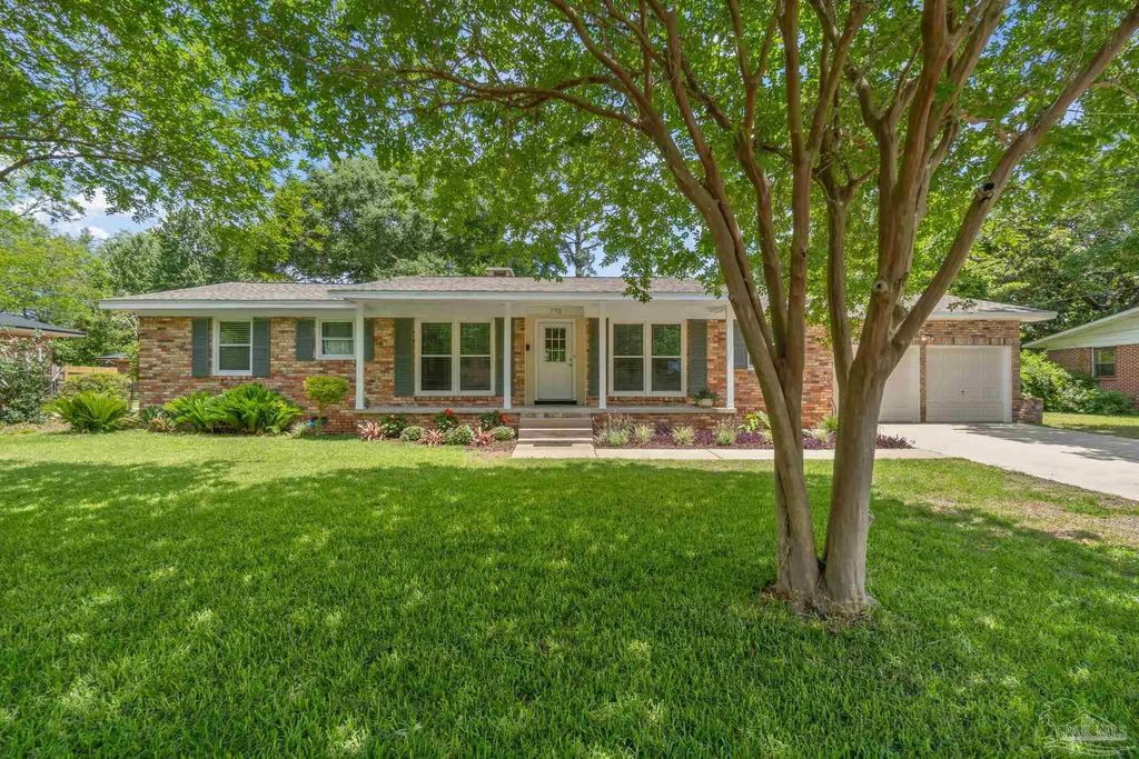 770 Connell Dr, Pensacola