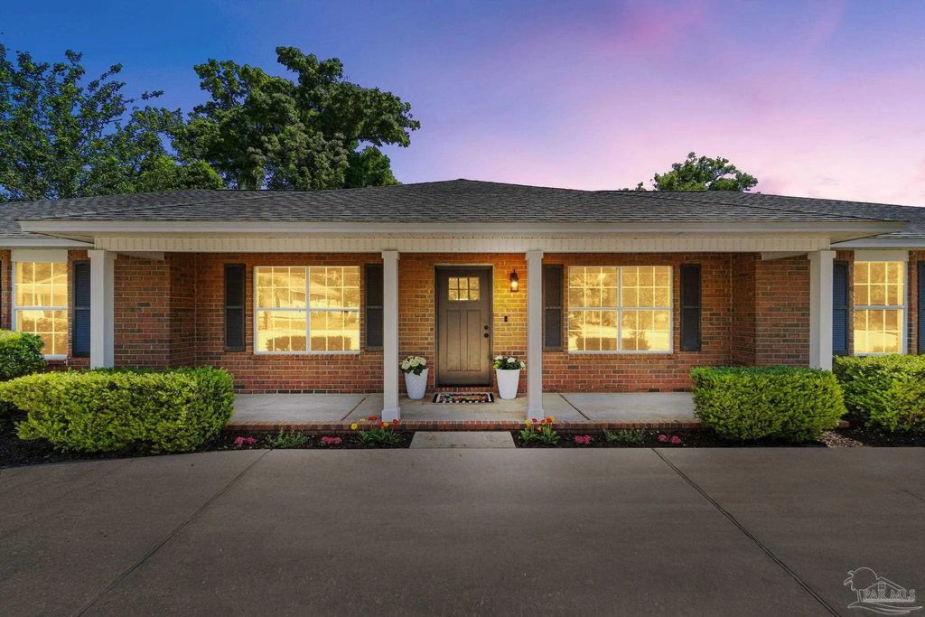 601 E Scott St, Pensacola