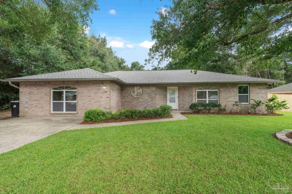 7448 Rustling Pines Dr, Milton