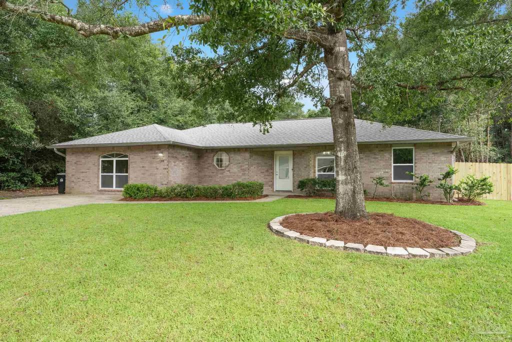 7748 Rustling Pines Dr, Milton