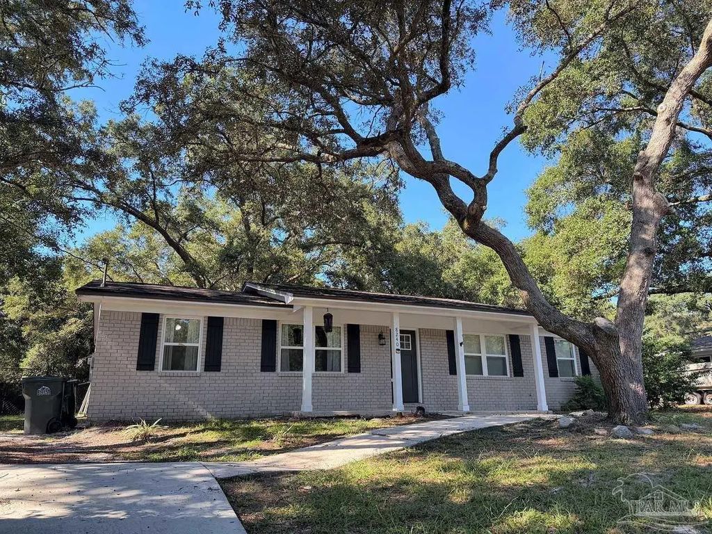 8240 Sedgefield Dr, Pensacola