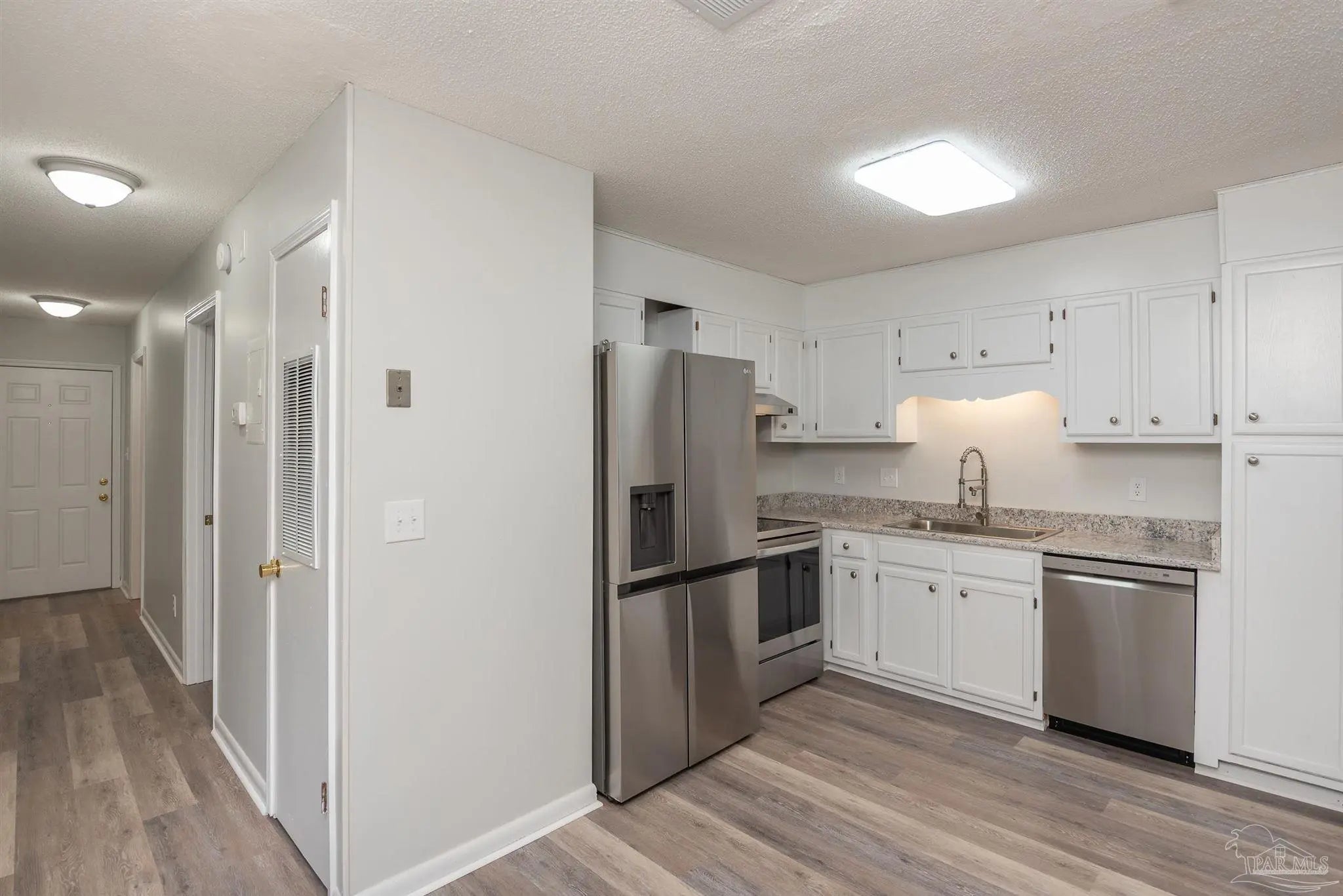 Photo of Listing #675923