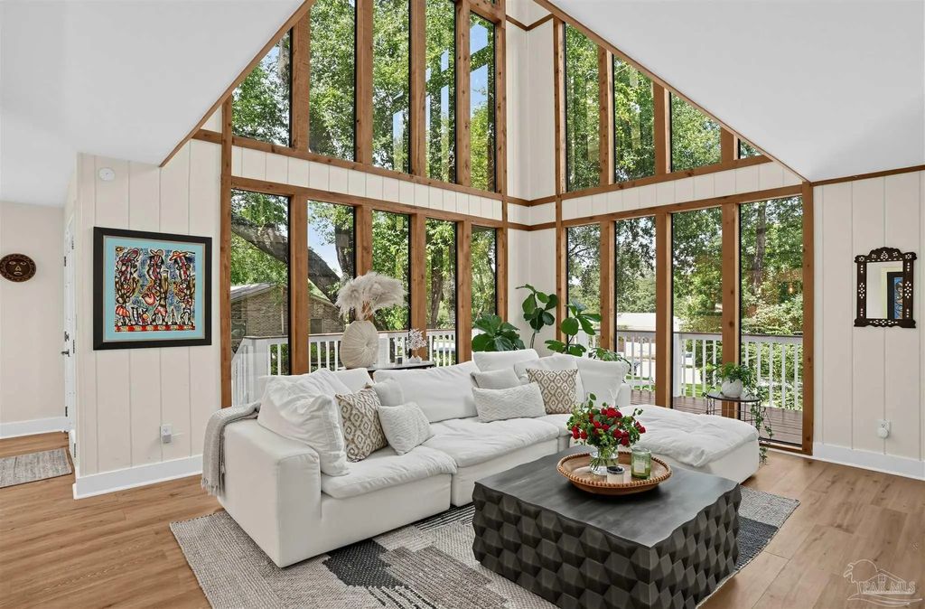 4845 Peacock Dr, Pensacola