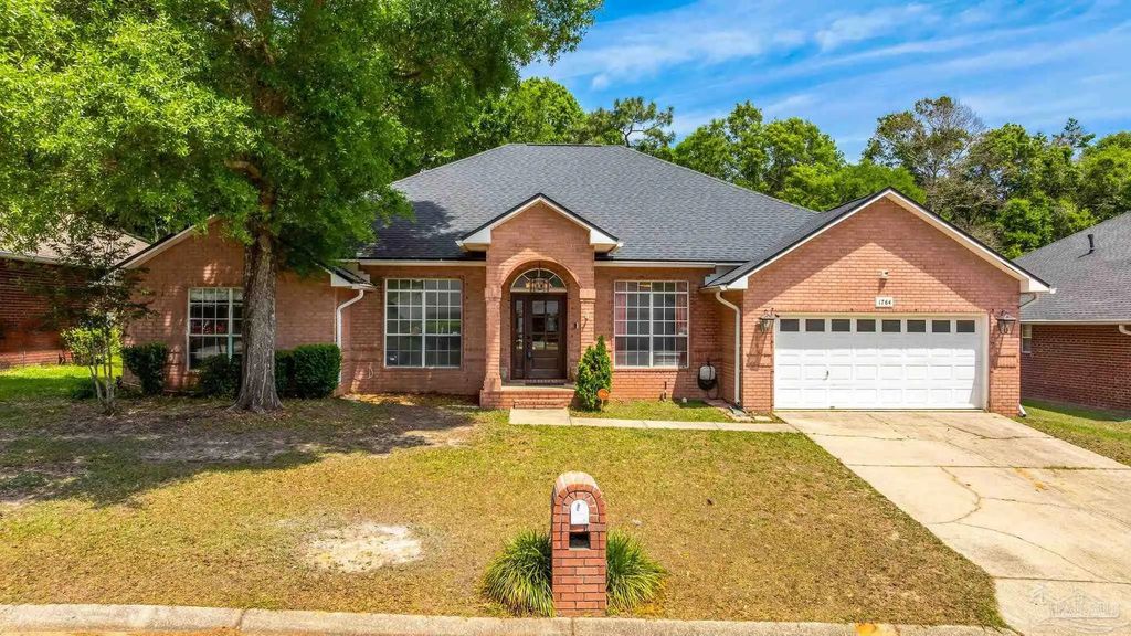 1764 Condor Dr, Cantonment
