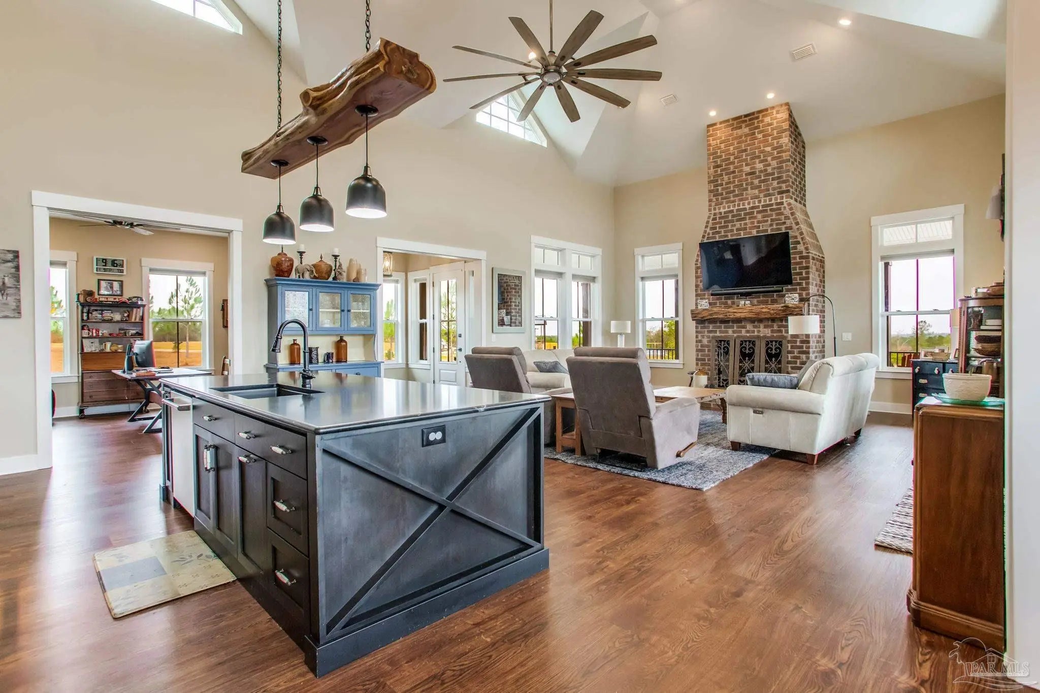 Photo of Listing #675906