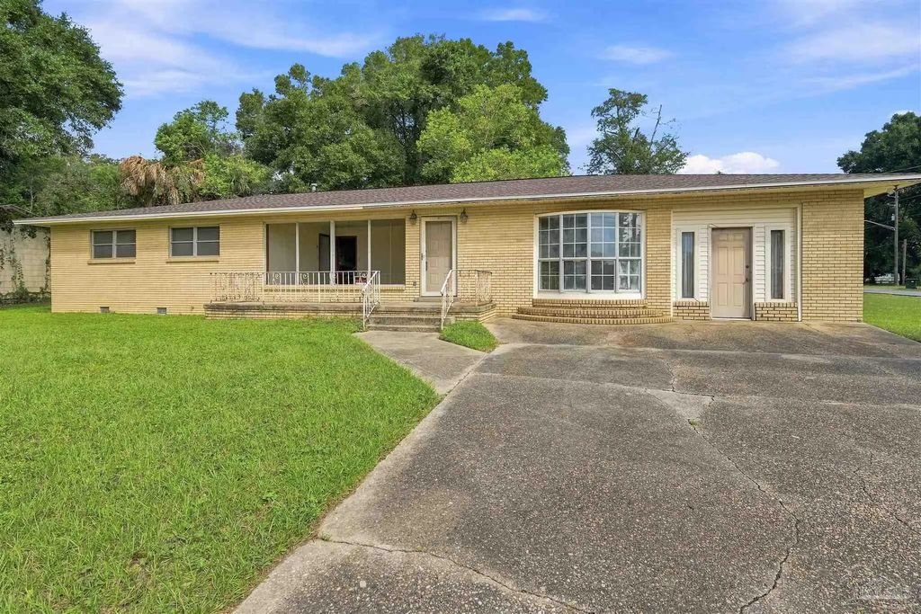 150 Hancock Ln, Pensacola