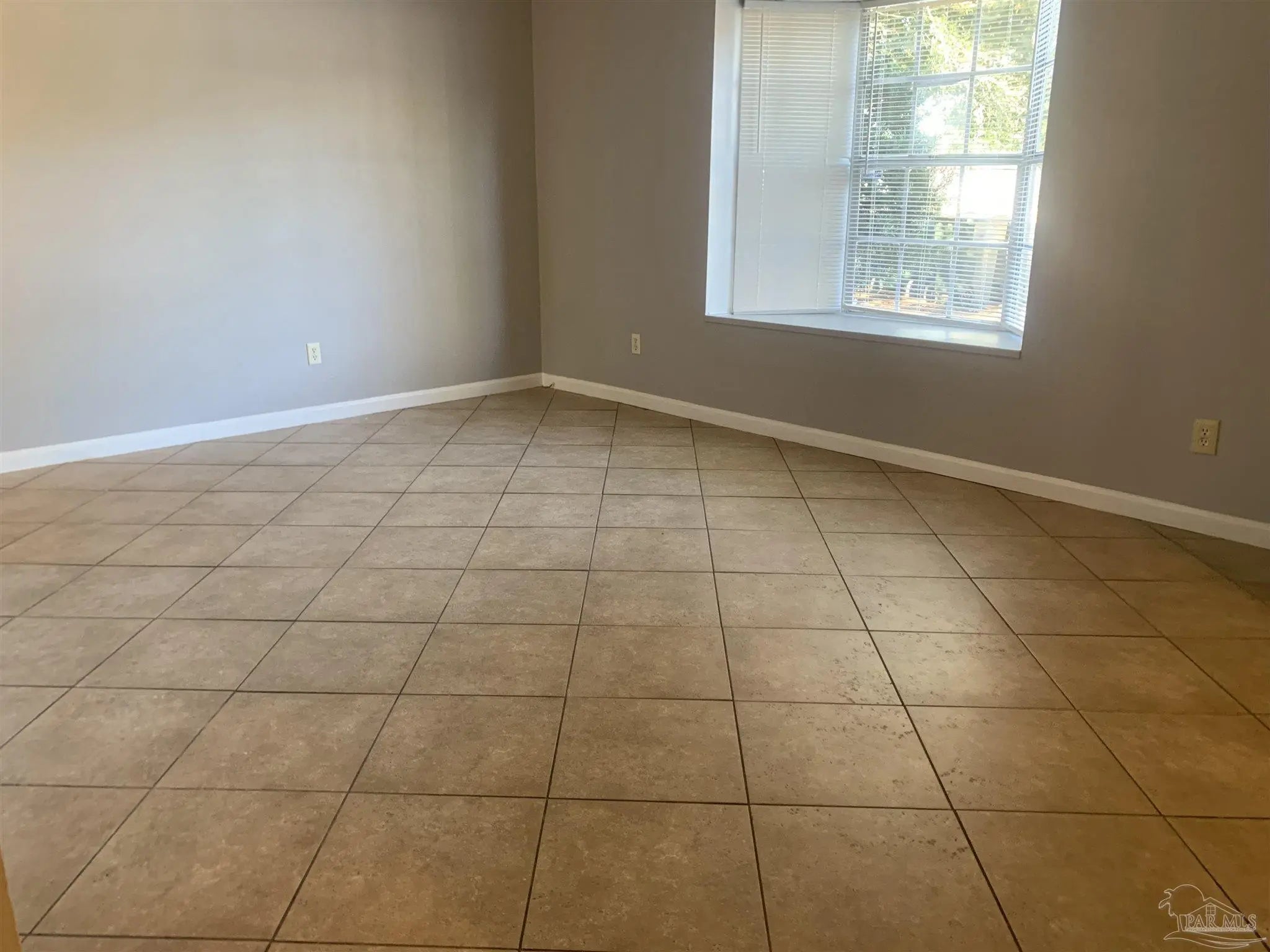 Photo of Listing #680502